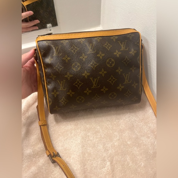 Louis Vuitton Tuileries Crossbody Monogram - Picture 16 of 17